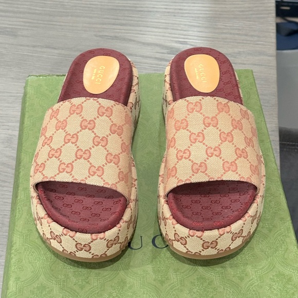 GUCCI Canvas GG Monogram Angelina Platform Slide Sandals - Picture 4 of 11